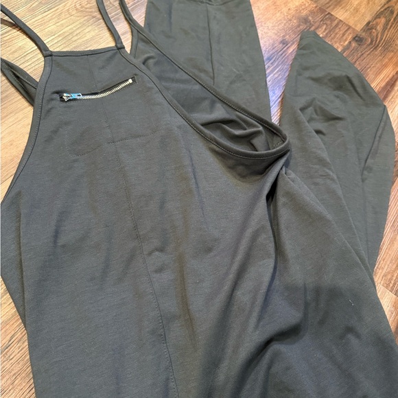 grey/blackish one piece jumper - Picture 2 of 3